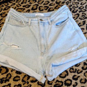 Signature Mom Stretch Cuffed Short